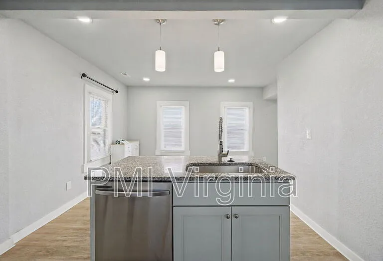1035 W 36th St — Photo 8