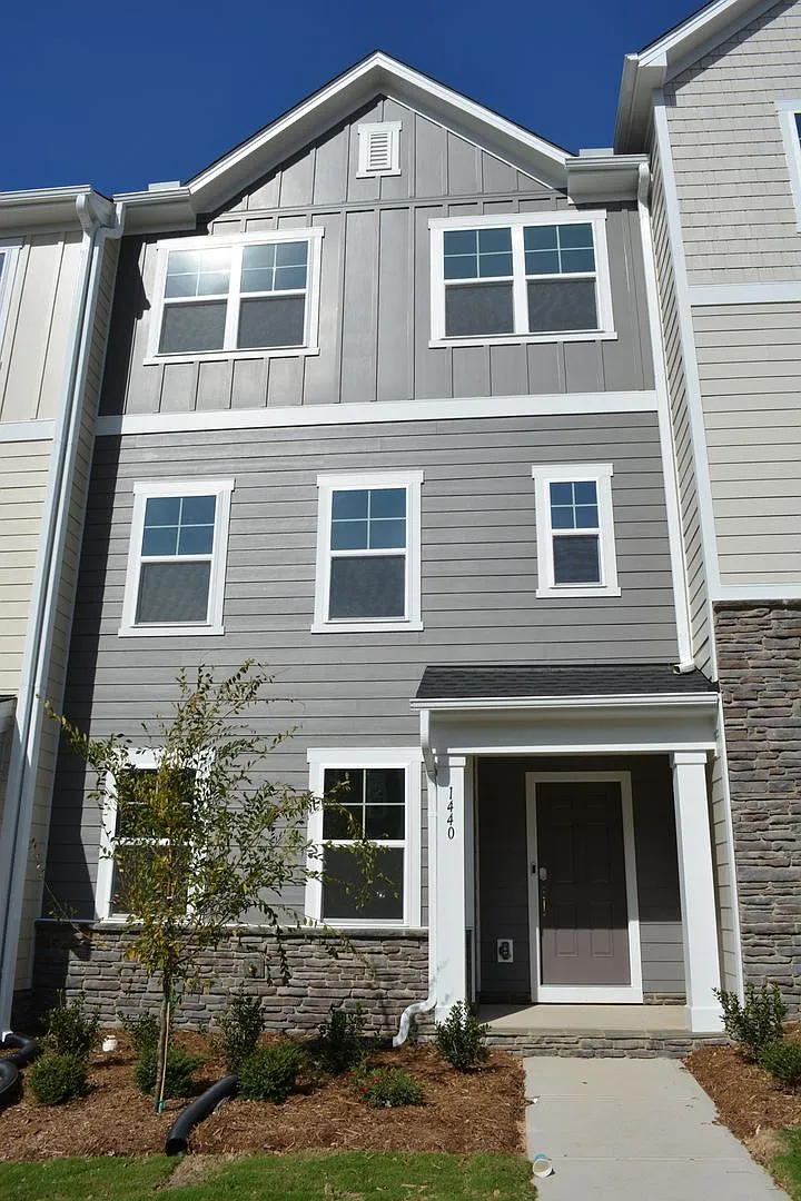 Charming 4BR Townhome in Knightdale — Photo 2