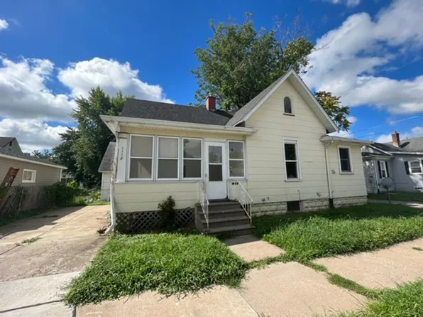 1118 17th Ave, Moline, IL 61265