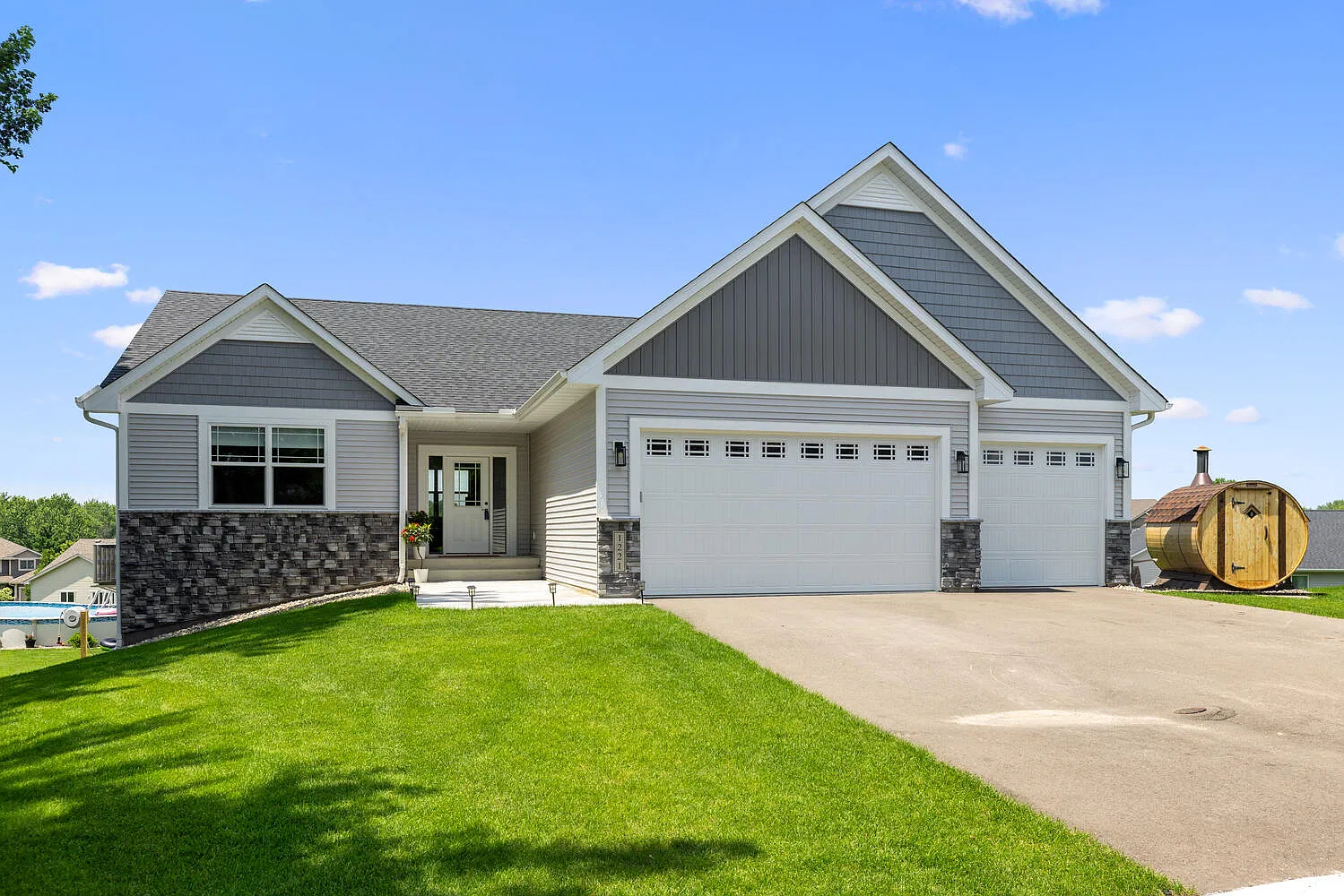 4 bed, 2702 sqft, $4,000 — Photo 1