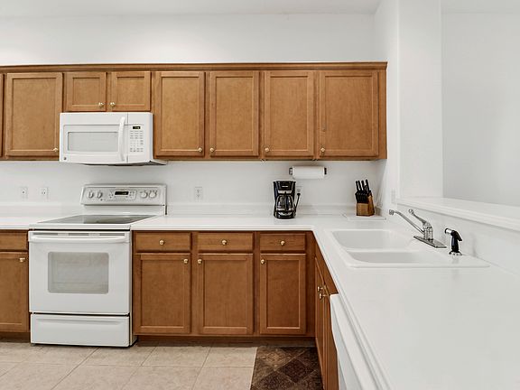 5th image of 4843 Hampshire Ct APT 204