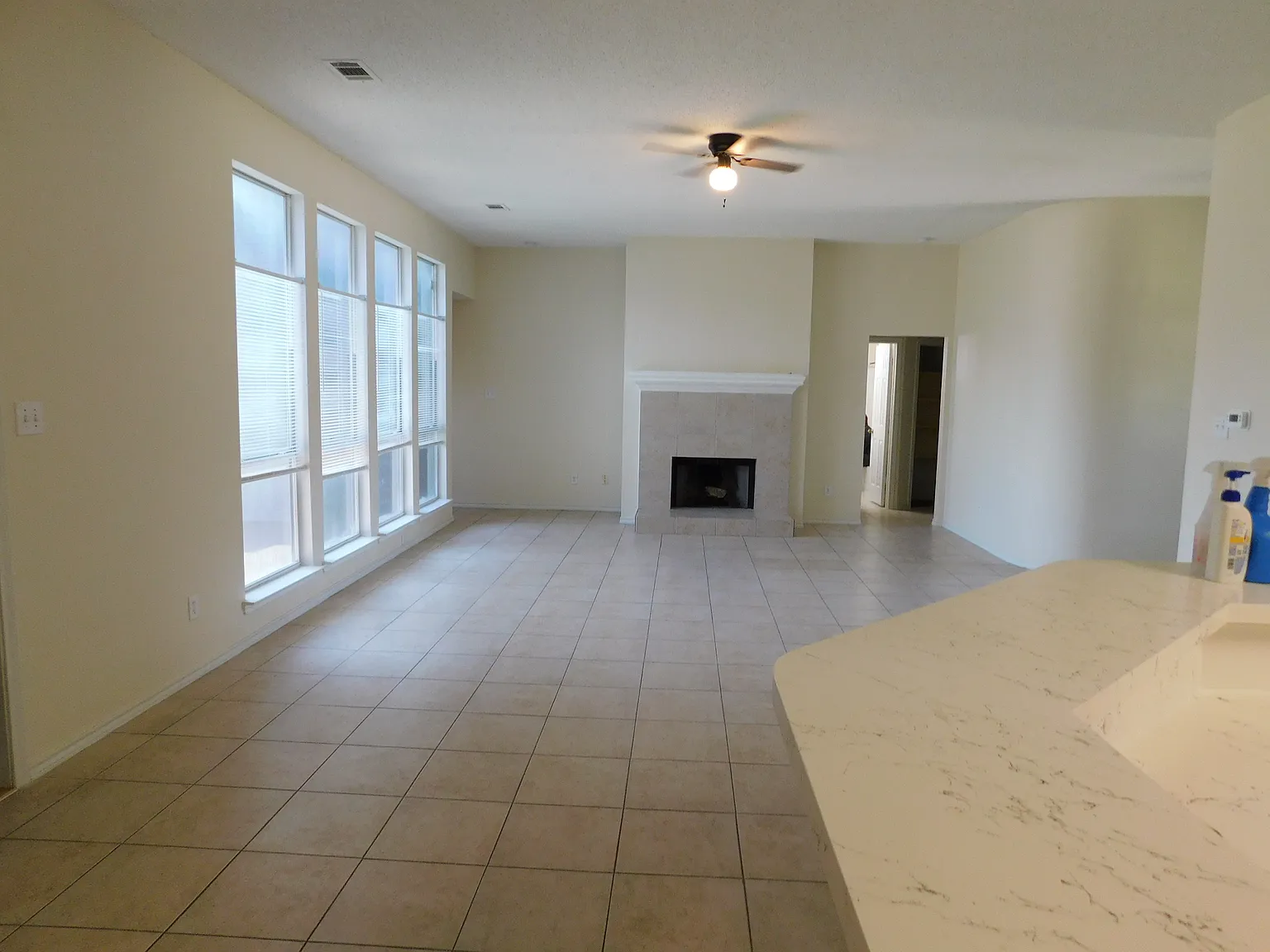 4 bed, 2444 sqft, $3,050 — Photo 3