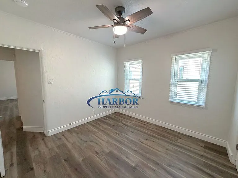 2916 W 79th St — Photo 22