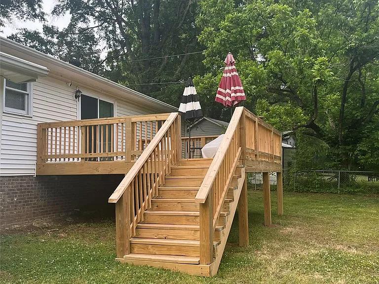 311 Hillcrest Dr — Photo 13