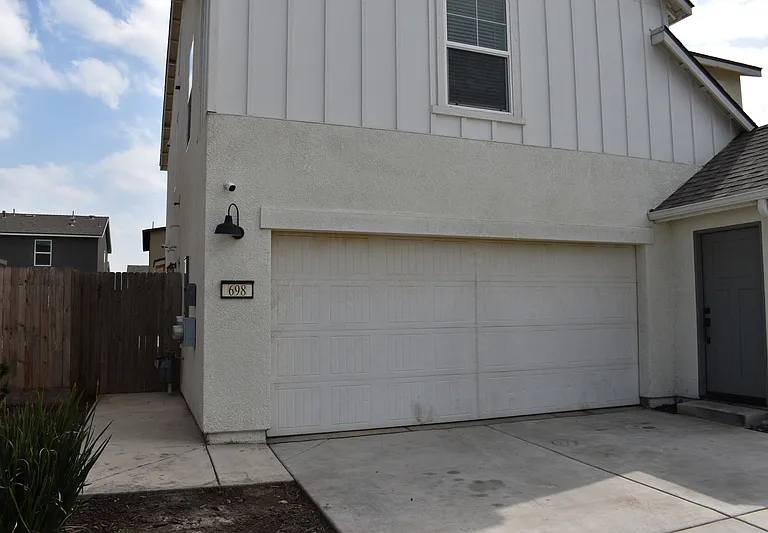 698 Jessie Dr — Photo 2