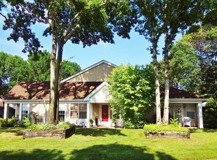 1 Oakdale Ct, Ridge, NY 11961