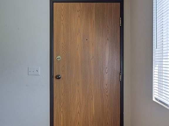 5th image of 404 Chestnut Dr #10