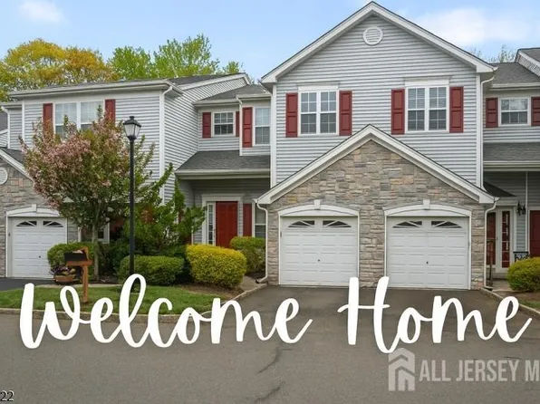 30 Catherine Ct, Laurence Harbor, NJ 08879