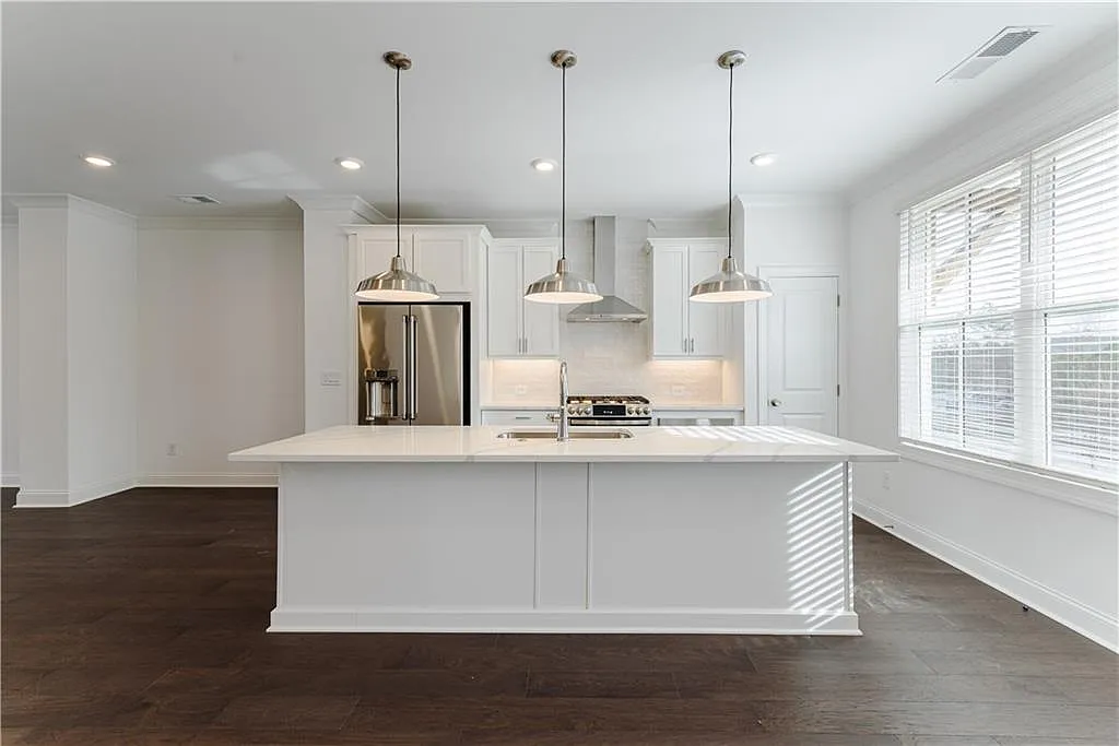 3 bed, 3.5 bath, 2249 sqft, $3,100 — Photo 4