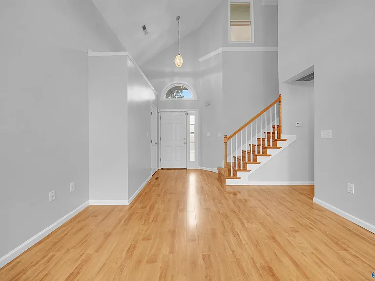 103 Sunset Blvd — Photo 3