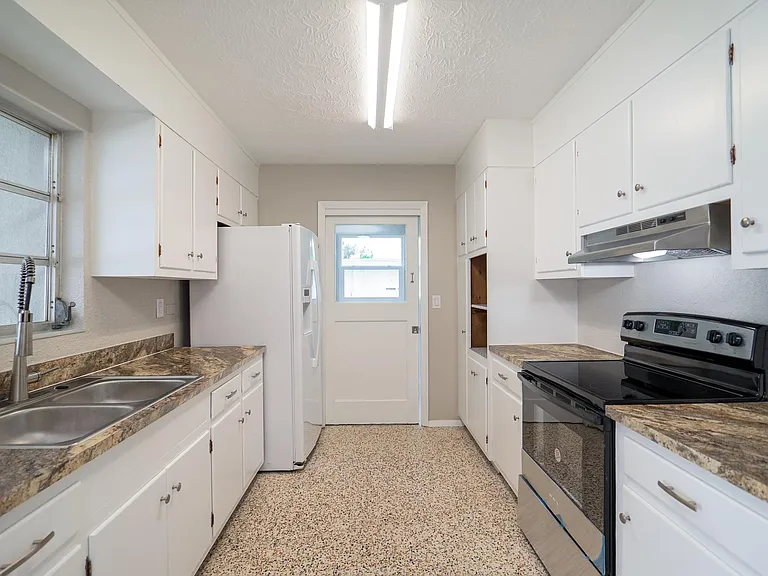 6203 Rodgers Ave — Photo 9