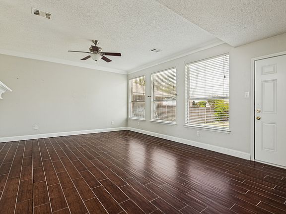 2nd image of 3900 Columbus Dr
