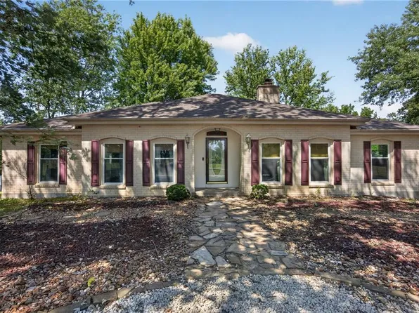 8004 E 233rd St, Peculiar, MO 64078
