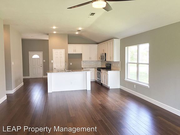 3rd image of 812 Charlotte Dr