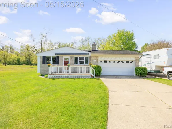 2832 Dashwood Dr, Troy, MI 48083