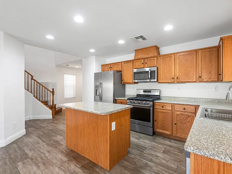 7970 Pomona Valley Ct — Photo 6