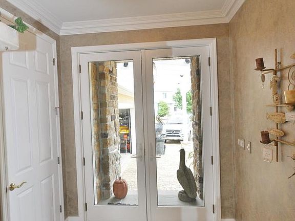 5th image of 305 White Heron Ct