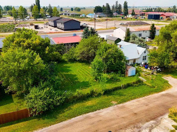 817 Andrew St NW, Ronan, MT 59864