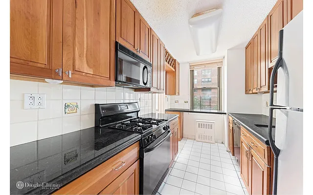 Rented by Douglas Elliman | media 13