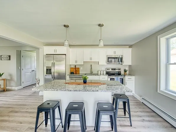 43 County Rd, East Freetown, MA 02717