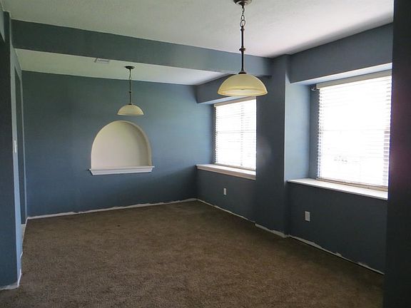 5th image of 9313 Vicksburg Ave