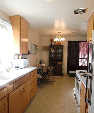 4th image of 1708/1710 E Linden St