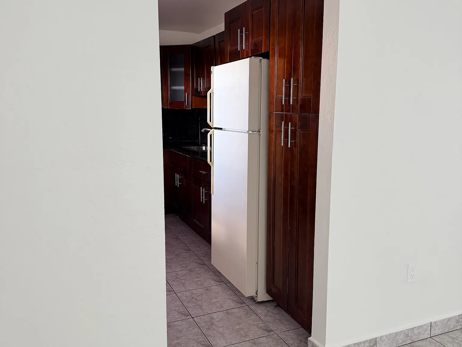 2 bed, 852 sqft, $2,100 — Photo 2