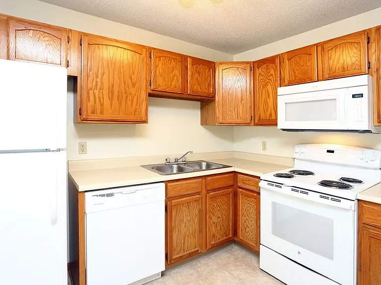 Westbrooke Apartments — Photo 9