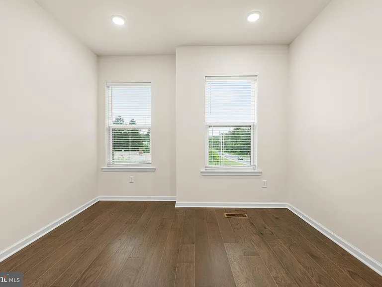 105 Vaughn Dr — Photo 39