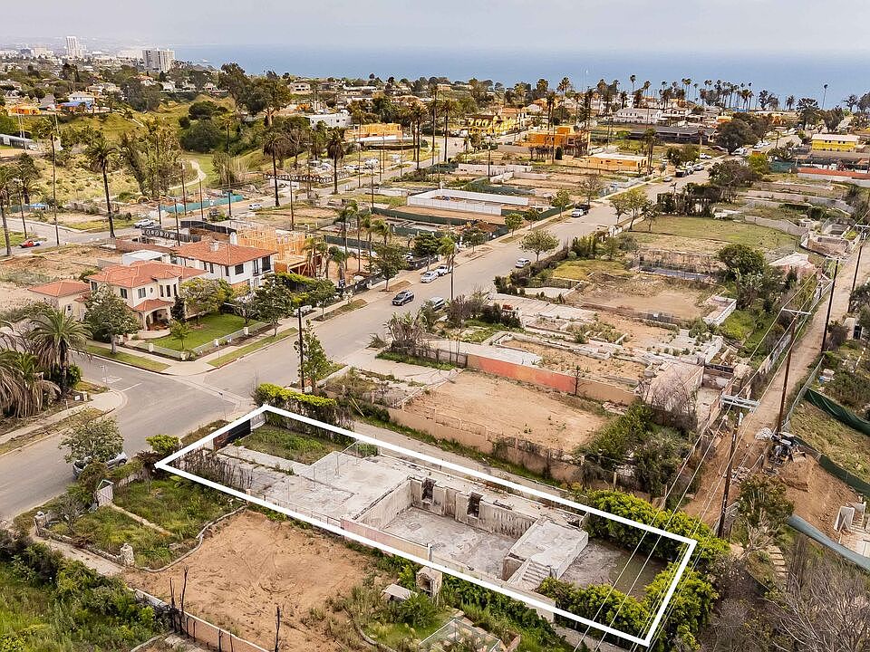 1st image of 701 Via De La Paz