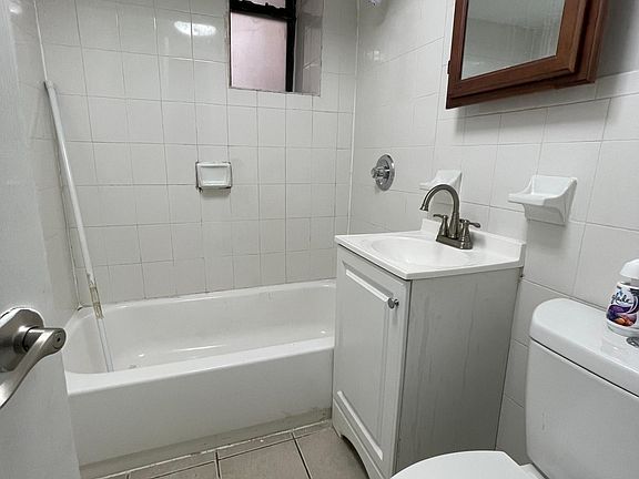 3rd image of 500 Baldwin Ave APT B1