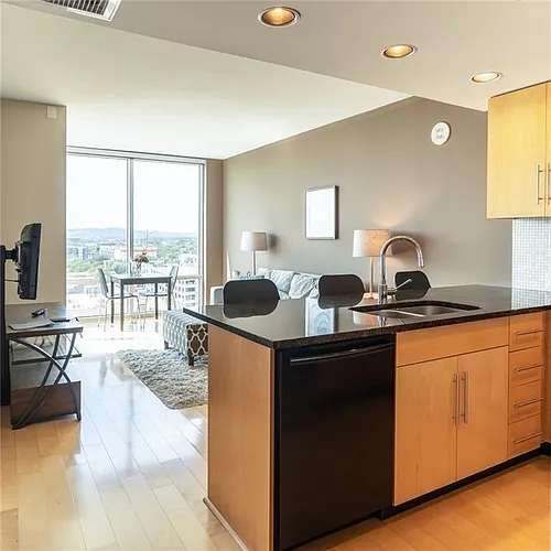300 Bowie St Photo 1