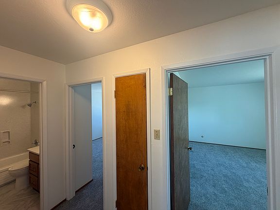 5th image of 863 Commercial Ave #8