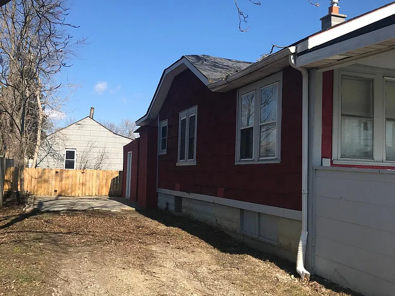 2077 E Schumacher St — Photo 13