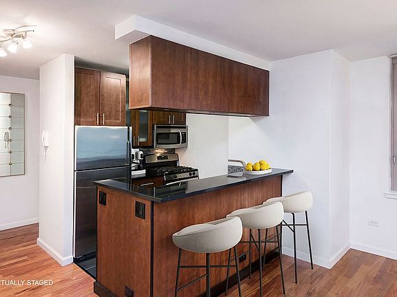 4th image of 235 E 40th St APT 12D