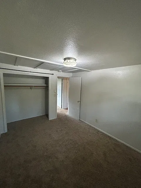 3 bed, 1000 sqft, $1,800 — Photo 3