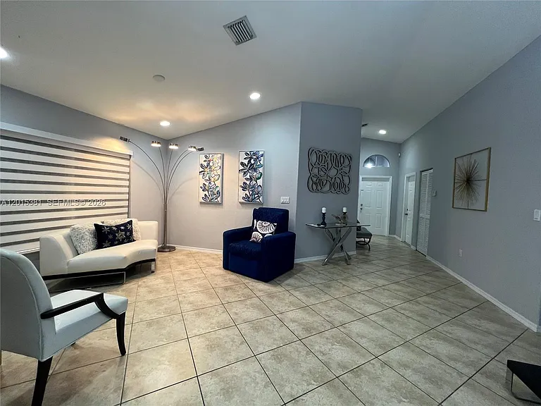 1916 SE 14th Ct — Photo 5