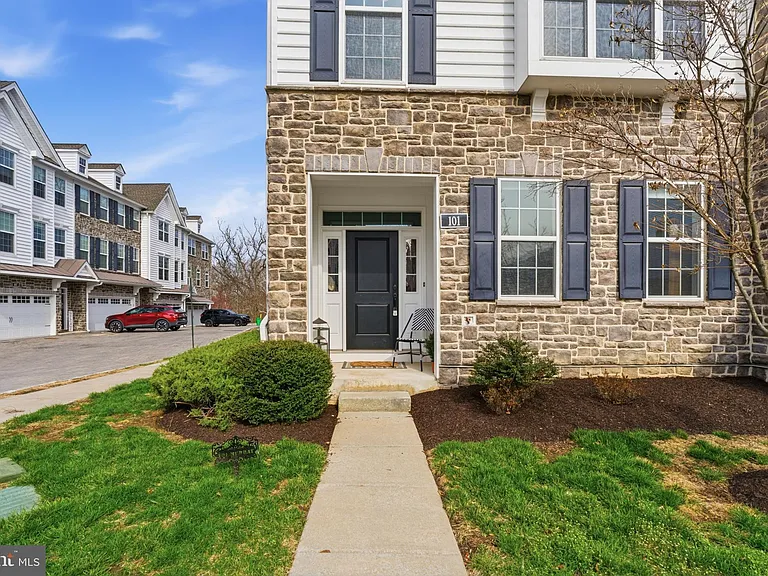 101 Murray Ln — Photo 2