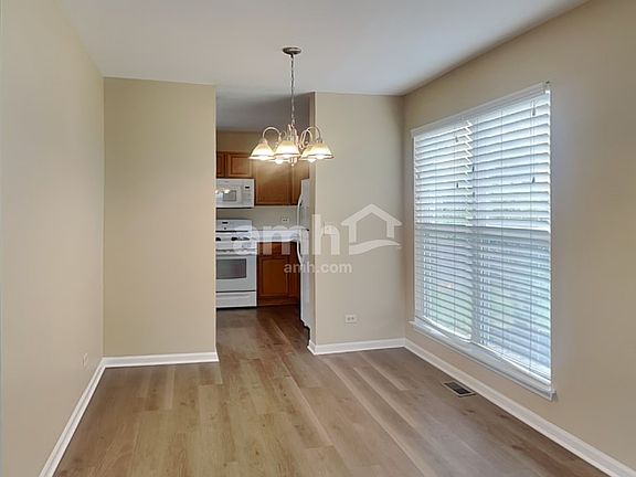 5th image of 185 E Silver Oaks Dr