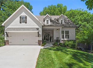 2704 W 74th St, Prairie Village, KS 66208