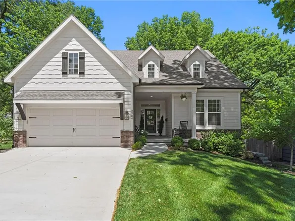 2704 W 74th St, Prairie Village, KS 66208