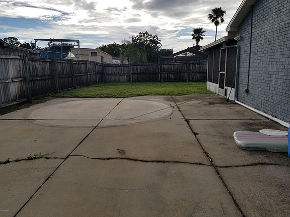 3rd image of 1122 Kane Dr
