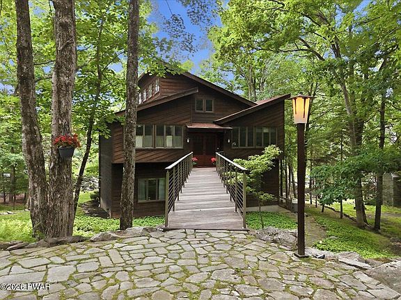 2nd image of 472 Log Tavern Rd
