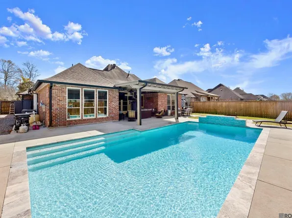 13163 Moss Pointe Dr, Geismar, LA 70734