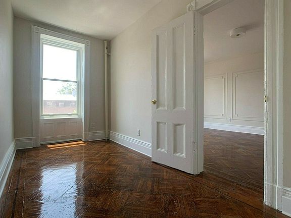 2nd image of 185 Van Buren St #4