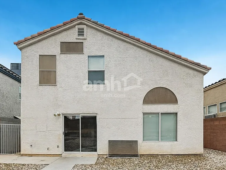 1717 Cedar Bluffs Way — Photo 17
