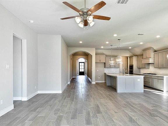 3rd image of 2729 War Admiral St