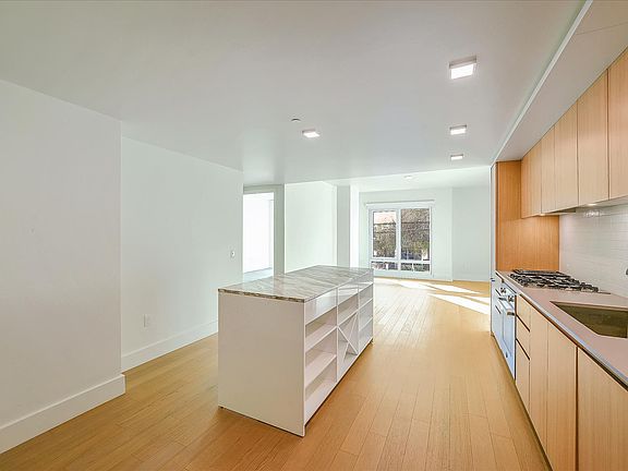 5th image of 949 Tennessee St #201