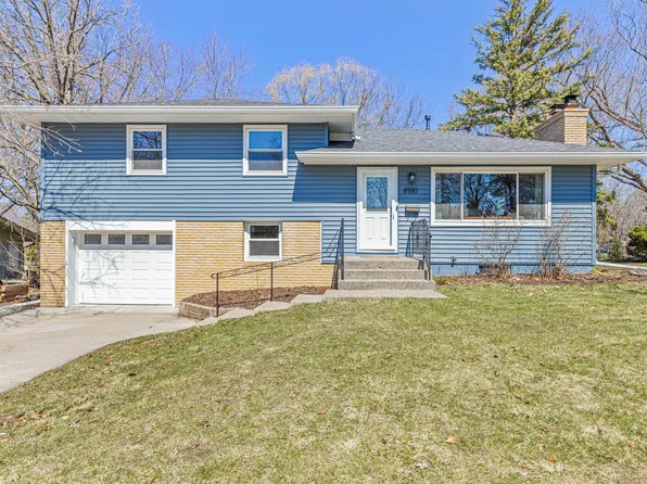 8180 Julianne Ter, Golden Valley, MN 55427