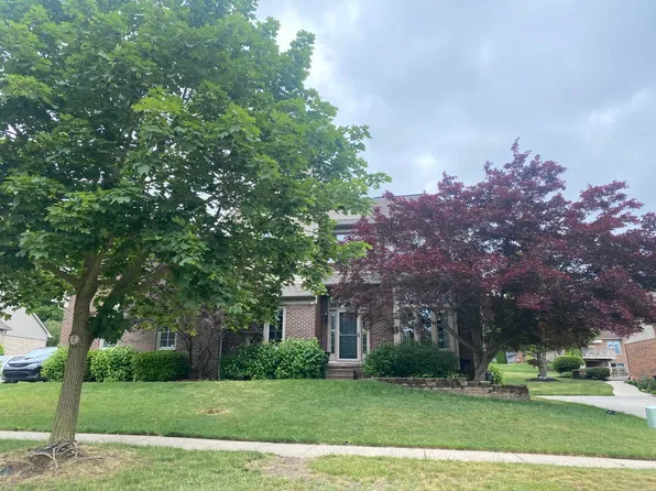 55450 Parkview Dr, Shelby Township, MI 48316